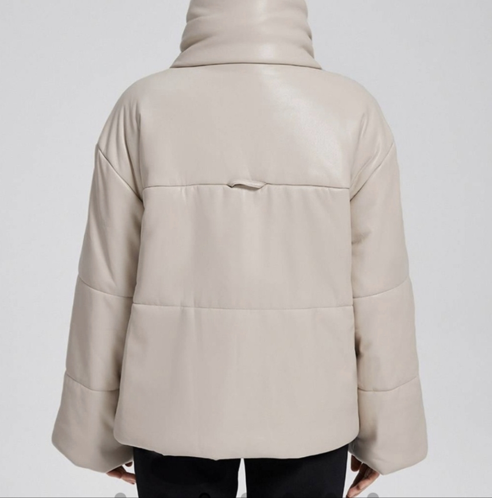Elegant Beige Puffer Jacket for Women - Picture 3 of 15